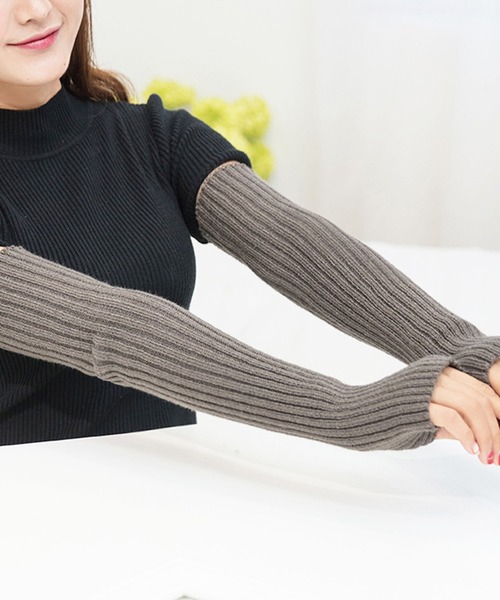 EPICKS（エピックス）の「ロングリブニットアームウォーマー（アームカバー・レディース・ホワイト/ブラウン/ダークグレー/ブラック・F）」の8枚目の写真