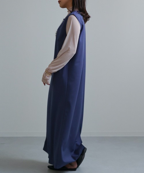 ap retro(アプレトロ)の「深Vネックパール付きワンピース / キーネックノースリワンピース(ワンピース・レディース・ブラック/ベージュ/ブルー/ライトグリーン/アイボリー・FREE)」の7枚目の写真