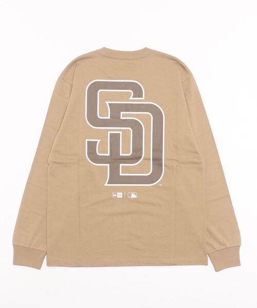 NEW ERA(ニューエラ)の「【NEW ERA/ニューエラ】メジャーリーグ コレクション バックプリントチームロゴ 長袖Tシャツ/ ロングスリーブ/リラックスフィット(Tシャツ/カットソー・メンズ・ブラック/ネイビー/ベージュ/グリーン/ホワイト系その他/ブラック系その他/ホワイト/ライトブルー・L/XL/M)」の1枚目の写真