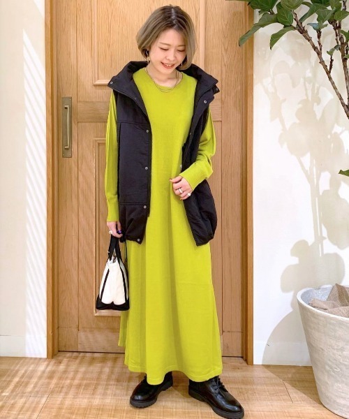 studio CLIP（スタディオクリップ）の「【洗濯機で洗える/毛玉になりにくい】12ゲージラクリルフレアーニットワンピース（ワンピース・レディース・ブルー/イエロー/ブラック・FREE）」の3枚目の写真