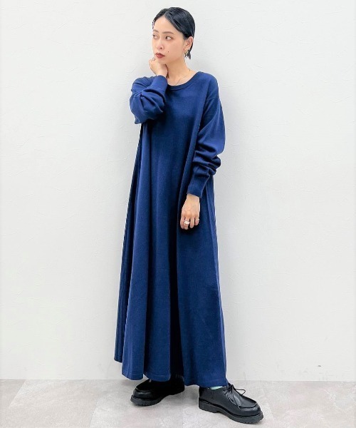 studio CLIP（スタディオクリップ）の「【洗濯機で洗える/毛玉になりにくい】12ゲージラクリルフレアーニットワンピース（ワンピース・レディース・ブルー/イエロー/ブラック・FREE）」の2枚目の写真