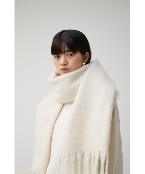 AZUL by moussy（アズールバイマウジー）の「FLUFFY STOLE/フラッフィーストール（ストール/ショール・レディース・アイボリー/ブルー系その他/ライトグレー/ベージュ系その他・FREE）」の2枚目の写真