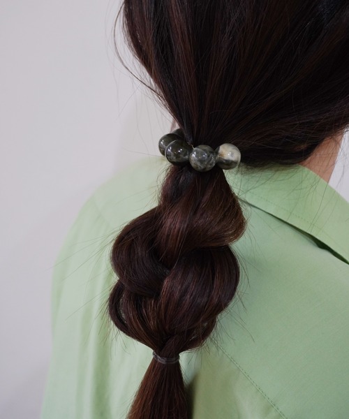 Port（ポート）の「ニュアンス マーブル スフィア ポニーフック / ヘアカフ_（ヘアピン・レディース・ブラウン/ブルー/ブラック/カーキ/ベージュ/ネイビー・FREE）」の2枚目の写真