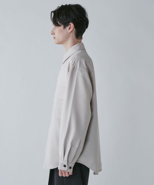 LUCY（ルーシー）の「LUCY/【セットアップ対象商品】イージーケア フラップBIGシャツ（シャツ/ブラウス・メンズ・ブルー系その他/アイボリー/ブラック・MEDIUM/LARGE）」の4枚目の写真