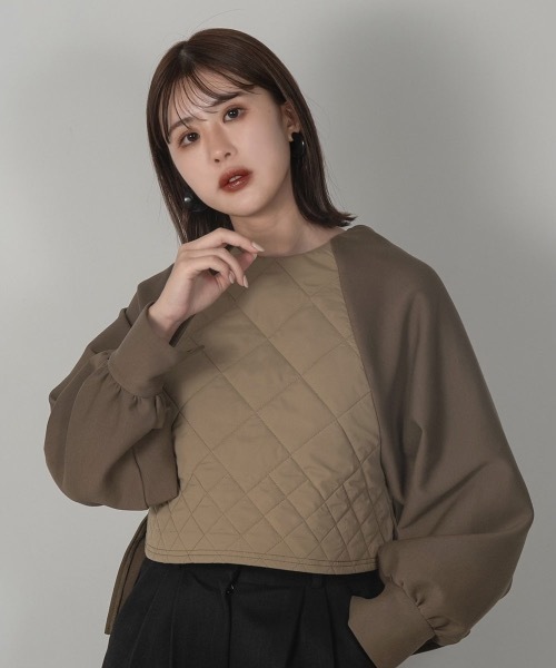 Amiur（エミレ）の「quilting docking volume tops（その他トップス・レディース・アイボリー/カーキ・FREE）」の2枚目の写真