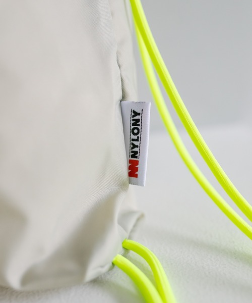 mystic（ミスティック）の「NYLONY ナップサック（ボディバッグ/ウエストポーチ・レディース・シルバー/ブラック・ONE SIZE）」の9枚目の写真