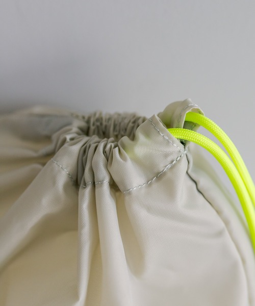 mystic（ミスティック）の「NYLONY ナップサック（ボディバッグ/ウエストポーチ・レディース・シルバー/ブラック・ONE SIZE）」の10枚目の写真