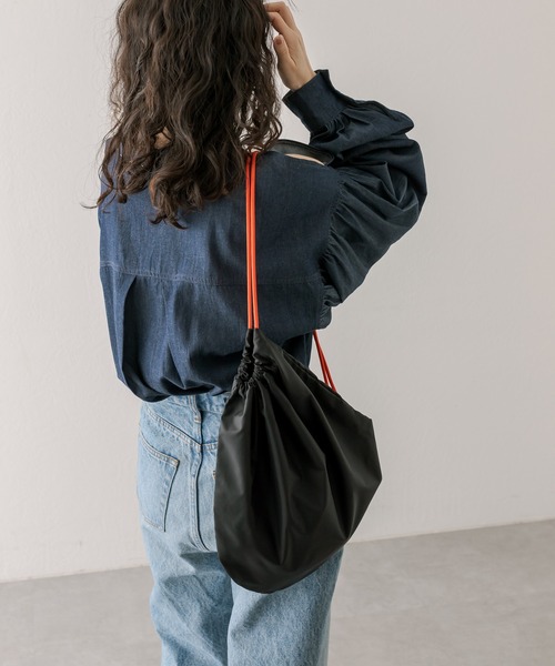 mystic（ミスティック）の「NYLONY ナップサック（ボディバッグ/ウエストポーチ・レディース・シルバー/ブラック・ONE SIZE）」の7枚目の写真