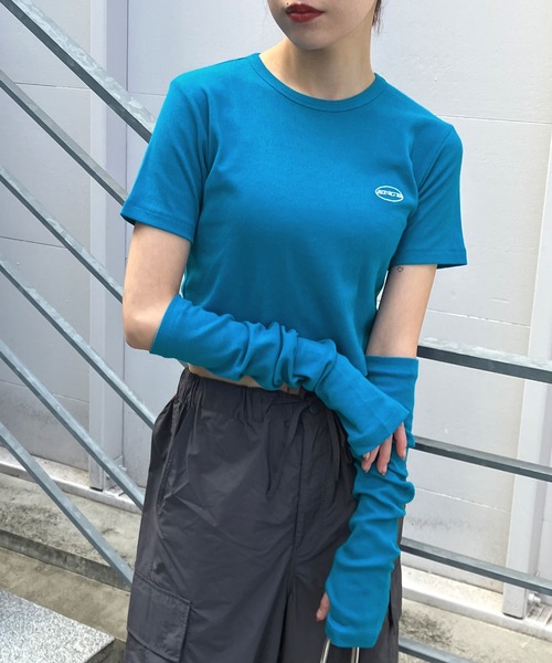 Snap club(スナップクラブ)の「【Snap club】アームウォーマー付きショートトップス(Tシャツ/カットソー・レディース・ブラック/ホワイト/グレー/ピンク/ブルー・FREE)」の4枚目の写真