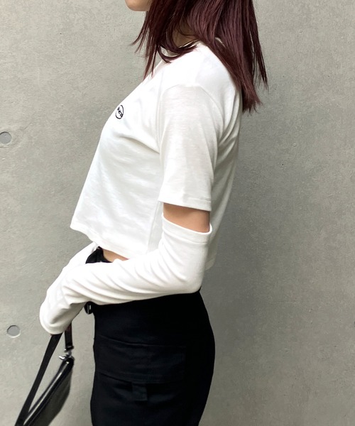 Snap club(スナップクラブ)の「【Snap club】アームウォーマー付きショートトップス(Tシャツ/カットソー・レディース・ブラック/ホワイト/グレー/ピンク/ブルー・FREE)」の6枚目の写真