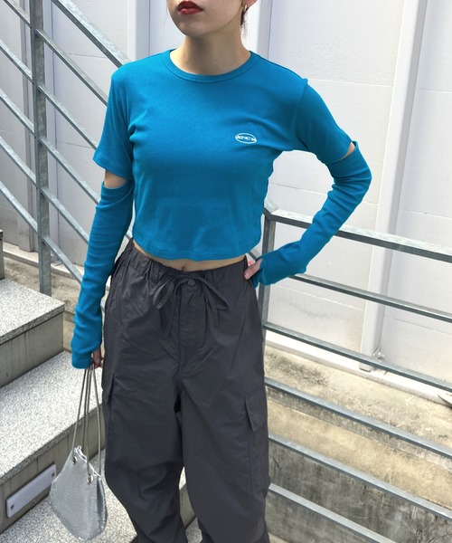 Snap club(スナップクラブ)の「【Snap club】アームウォーマー付きショートトップス(Tシャツ/カットソー・レディース・ブラック/ホワイト/グレー/ピンク/ブルー・FREE)」の9枚目の写真