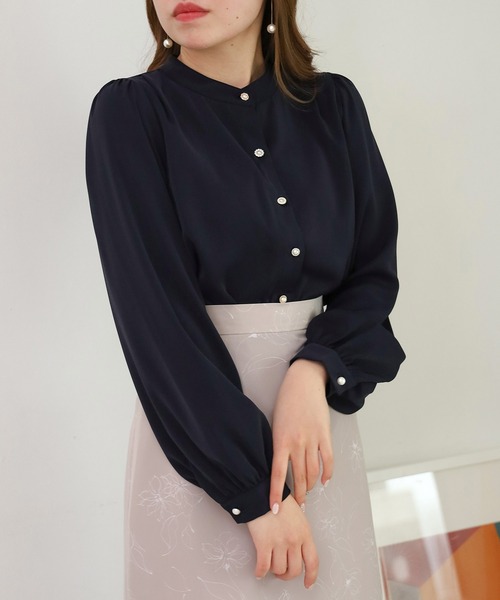 ASTORIA ODIER（アストリアオディール）の「マルチボタンブラウス（シャツ/ブラウス・レディース・ベージュ/ネイビー/ラベンダー/ミント/ホワイト・LARGE/MEDIUM/SMALL）」の4枚目の写真