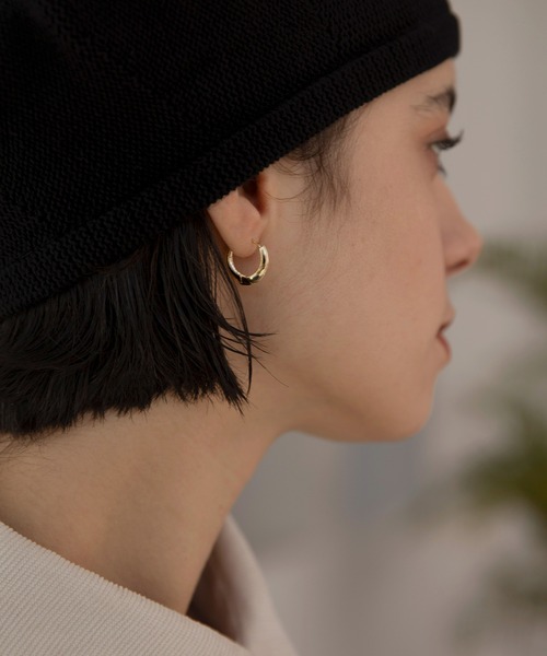 MIELI INVARIANT(ミエリインヴァリアント)の「Minimal Hoop Pierce(ピアス(両耳用)・レディース・ゴールド/シルバー・FREE)」の4枚目の写真