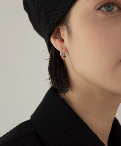 MIELI INVARIANT(ミエリインヴァリアント)の「Minimal Hoop Pierce(ピアス(両耳用)・レディース・ゴールド/シルバー・FREE)」の5枚目の写真