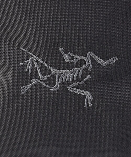 ARC'TERYX（アークテリクス）の「ARC'TERYX/アークテリクス MANTIS 2（ショルダーバッグ・メンズ・グレー/ネイビー/ブラック・ﾌﾘ-）」の9枚目の写真