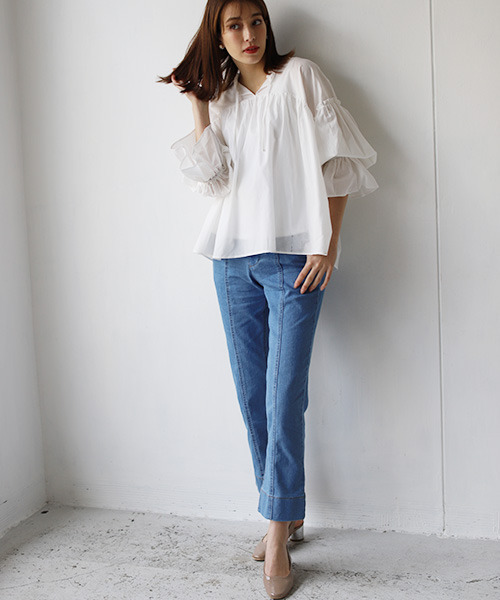 REAL CUBE（リアルキューブ）の「ハイウエストストレッチストレートデニム（デニムパンツ・レディース・ライトブルー/インディゴブルー・FREE）」の8枚目の写真