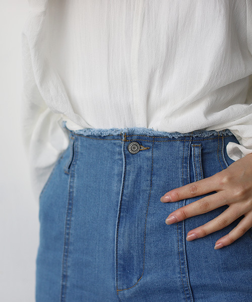 REAL CUBE（リアルキューブ）の「ハイウエストストレッチストレートデニム（デニムパンツ・レディース・ライトブルー/インディゴブルー・FREE）」の4枚目の写真