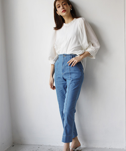 REAL CUBE（リアルキューブ）の「ハイウエストストレッチストレートデニム（デニムパンツ・レディース・ライトブルー/インディゴブルー・FREE）」の5枚目の写真