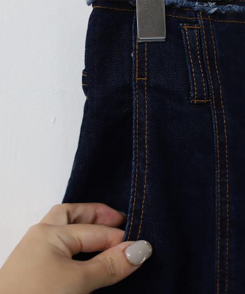 REAL CUBE（リアルキューブ）の「ハイウエストストレッチストレートデニム（デニムパンツ・レディース・ライトブルー/インディゴブルー・FREE）」の7枚目の写真