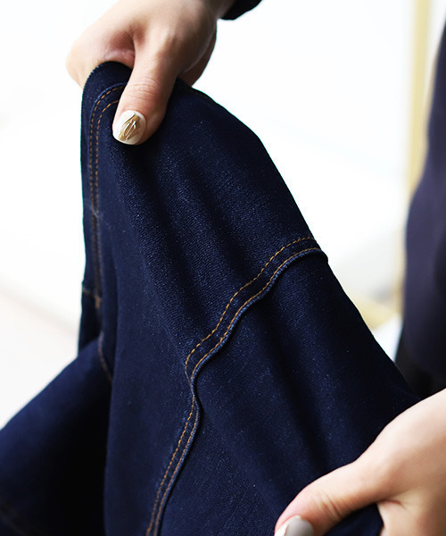 REAL CUBE（リアルキューブ）の「ハイウエストストレッチストレートデニム（デニムパンツ・レディース・ライトブルー/インディゴブルー・FREE）」の9枚目の写真