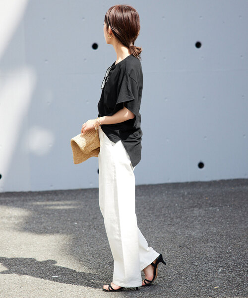 SLOBE IENA（スローブイエナ）の「リネン混フレアスリーブプルオーバー（Tシャツ/カットソー・レディース・ブラウン/ブラック/ホワイト・FREE）」の11枚目の写真