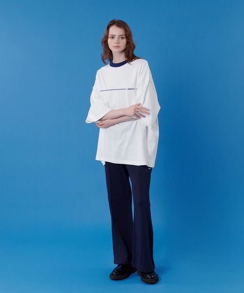 ONCILY(オンシェリー)の「LOGO RINGER T-SHIRT / ワンポイントロゴリンガーTシャツ(Tシャツ/カットソー・メンズ・オフホワイト/ネイビー・LARGE/MEDIUM)」の3枚目の写真