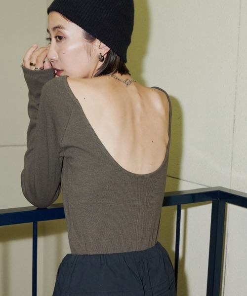 Auntie Rosa Holiday（アンティローザホリデー）の「カップ付きバックオープンリブロンTEE（Tシャツ/カットソー・レディース・オフホワイト/ブラック/カーキ/グレー・FREE）」の4枚目の写真