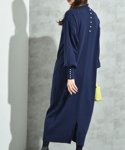 INTERPLANET(インタープラネット)の「袖口BACKパールデザインニットワンピース(ワンピース・レディース・グレー/ブルー/ブラック/チャコールグレー/ネイビー・FREE/LARGE)」の4枚目の写真