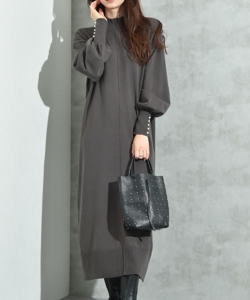 INTERPLANET(インタープラネット)の「袖口BACKパールデザインニットワンピース(ワンピース・レディース・グレー/ブルー/ブラック/チャコールグレー/ネイビー・FREE/LARGE)」の2枚目の写真