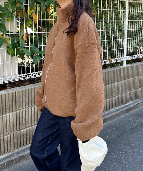 CLEA(クレア)の「ボアフリースハイネックジップアップブルゾン(ブルゾン・レディース・アイボリー/ブラウン・FREE)」の4枚目の写真