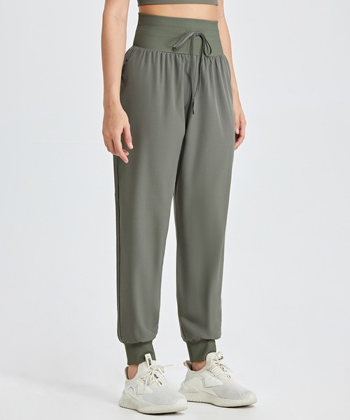 DAY CLOSET（デイ クローゼット）の「レディース ハイウエストヨガウェアジョガーパンツ[トレーニングウェア/ジムウェア/ピラティスウェア]（スウェットパンツ・レディース・カーキ/ブラック/ベージュ・XL/L/M/S）」の3枚目の写真