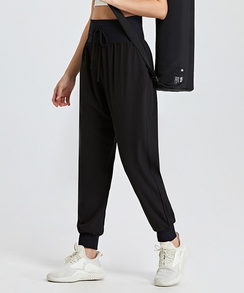 DAY CLOSET（デイ クローゼット）の「レディース ハイウエストヨガウェアジョガーパンツ[トレーニングウェア/ジムウェア/ピラティスウェア]（スウェットパンツ・レディース・カーキ/ブラック/ベージュ・XL/L/M/S）」の4枚目の写真