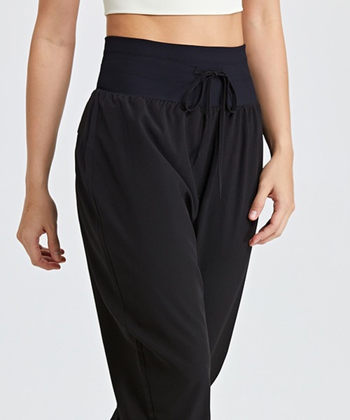 DAY CLOSET（デイ クローゼット）の「レディース ハイウエストヨガウェアジョガーパンツ[トレーニングウェア/ジムウェア/ピラティスウェア]（スウェットパンツ・レディース・カーキ/ブラック/ベージュ・XL/L/M/S）」の11枚目の写真