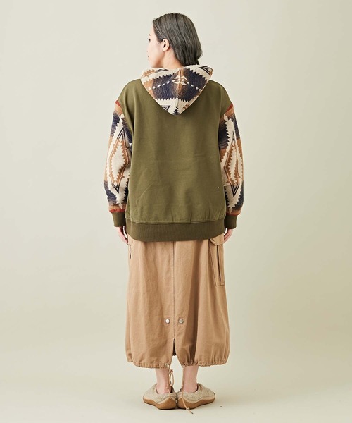 CUBE SUGAR（キューブシュガー）の「スウェット×ジャガードプルオーバーパーカー（パーカー・レディース・ナチュラル/ブラック/カーキ・M）」の13枚目の写真