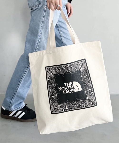 THE NORTH FACE(ザノースフェイス)の「国内未発売 THE NORTH FACE(ザ・ノースフェイス)/A4対応 大容量 ロゴ バンダナ柄 コットン キャンバストートバッグ/COTTON CANVAS TOTE(トートバッグ・レディース・ブルー/ブラック/ライトグレー/グリーン・FREE)」の9枚目の写真