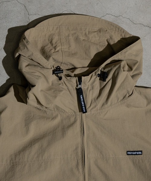 Red Cap Girl(レッドキャプガール)の「【a-r】〔RedCapGirl/レッドキャップガール〕ナイロン バックイラスト フードジャケット(ナイロンジャケット・メンズ・ベージュ/カーキ/ブラック・MEDIUM/LARGE)」の12枚目の写真