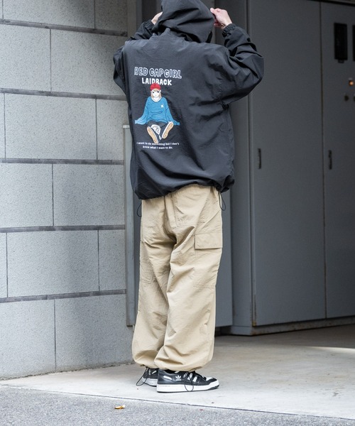 Red Cap Girl(レッドキャプガール)の「【a-r】〔RedCapGirl/レッドキャップガール〕ナイロン バックイラスト フードジャケット(ナイロンジャケット・メンズ・ベージュ/カーキ/ブラック・MEDIUM/LARGE)」の22枚目の写真