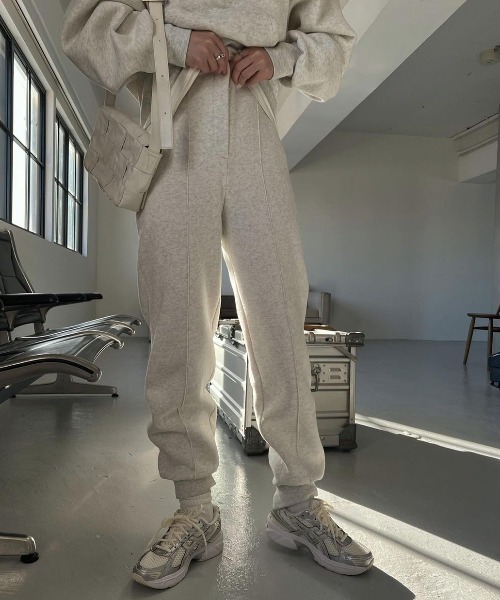 WILLFULLY(ウィルフリー)の「sweat raised back jogger slit PT(スウェットパンツ・レディース・ネイビー/オートミール/ナチュラル/グリーン系その他・FREE)」の2枚目の写真