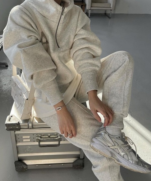 WILLFULLY(ウィルフリー)の「sweat raised back jogger slit PT(スウェットパンツ・レディース・ネイビー/オートミール/ナチュラル/グリーン系その他・FREE)」の7枚目の写真