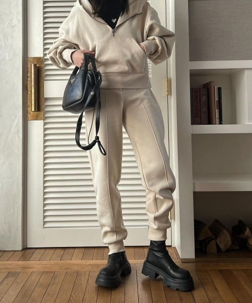 WILLFULLY(ウィルフリー)の「sweat raised back jogger slit PT(スウェットパンツ・レディース・ネイビー/オートミール/ナチュラル/グリーン系その他・FREE)」の11枚目の写真