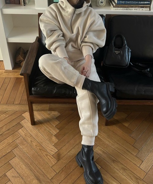 WILLFULLY(ウィルフリー)の「sweat raised back jogger slit PT(スウェットパンツ・レディース・ネイビー/オートミール/ナチュラル/グリーン系その他・FREE)」の15枚目の写真