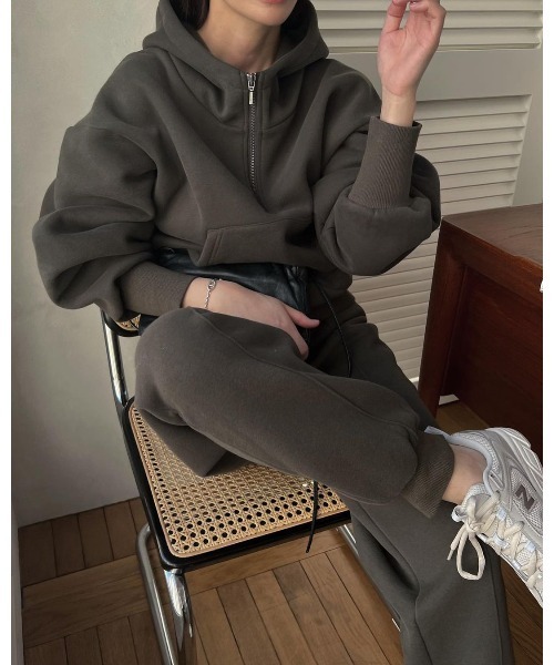 WILLFULLY(ウィルフリー)の「sweat raised back jogger slit PT(スウェットパンツ・レディース・ネイビー/オートミール/ナチュラル/グリーン系その他・FREE)」の19枚目の写真