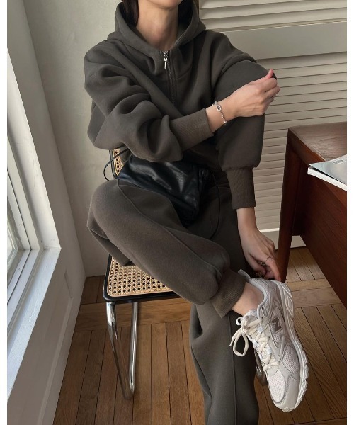 WILLFULLY(ウィルフリー)の「sweat raised back jogger slit PT(スウェットパンツ・レディース・ネイビー/オートミール/ナチュラル/グリーン系その他・FREE)」の20枚目の写真