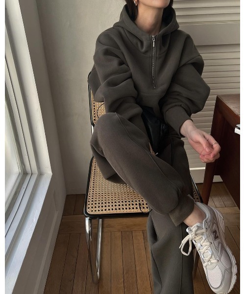 WILLFULLY(ウィルフリー)の「sweat raised back jogger slit PT(スウェットパンツ・レディース・ネイビー/オートミール/ナチュラル/グリーン系その他・FREE)」の21枚目の写真