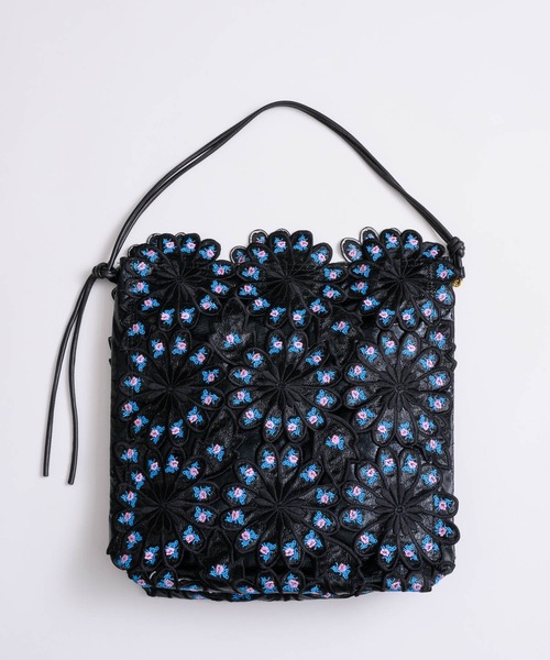 LA BELLE ETUDE(ラベルエチュード)の「【HEY! Mrs ROSE】フラワー×フラワー刺繍BAG(ショルダーバッグ・レディース・ブラック・FREE)」の1枚目の写真