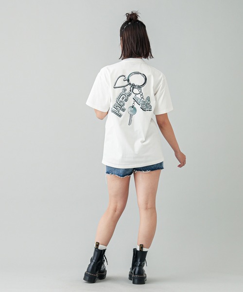 X-girl（エックスガール）の「X-girl MOTIF KEYCHARM S/S TEE（T