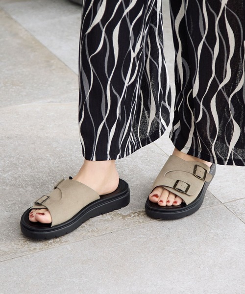 LEPSIM(レプシィム)の「フェイクスウェードスライドサンダル 996282(サンダル・レディース・グレイッシュベージュ/ブラック・LARGE/MEDIUM)」の15枚目の写真