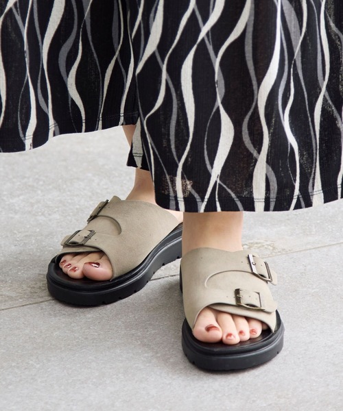 LEPSIM(レプシィム)の「フェイクスウェードスライドサンダル 996282(サンダル・レディース・グレイッシュベージュ/ブラック・LARGE/MEDIUM)」の16枚目の写真