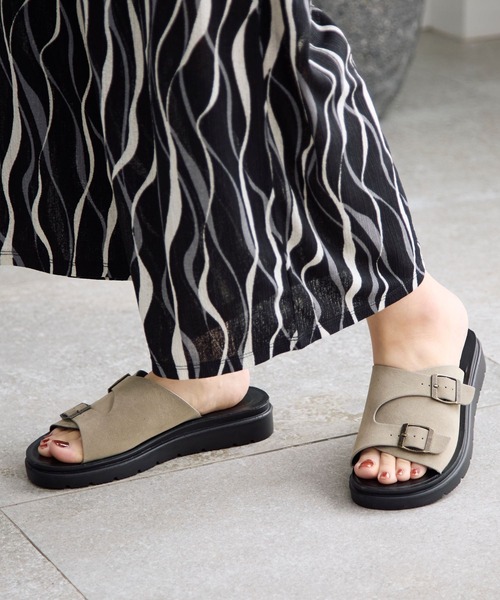 LEPSIM(レプシィム)の「フェイクスウェードスライドサンダル 996282(サンダル・レディース・グレイッシュベージュ/ブラック・LARGE/MEDIUM)」の17枚目の写真