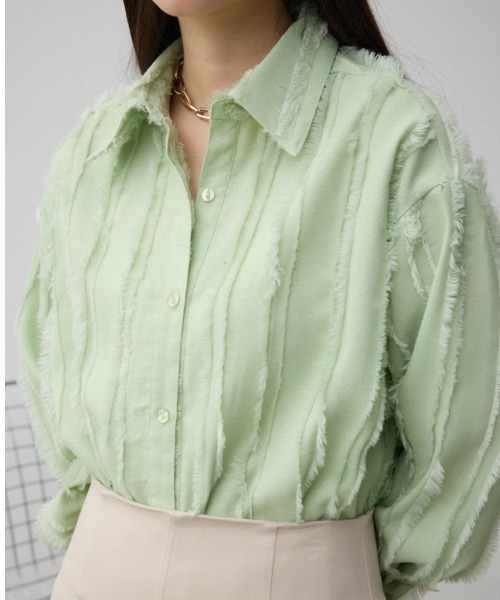 AZUL by moussy(アズールバイマウジー)の「フリンジストライプジャガードシャツ(シャツ/ブラウス・レディース・ブラック/アイボリー/ライム・FREE)」の3枚目の写真